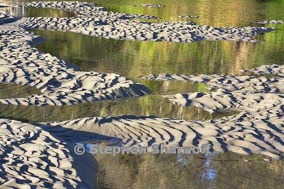 sand and water reflections 2 graphic